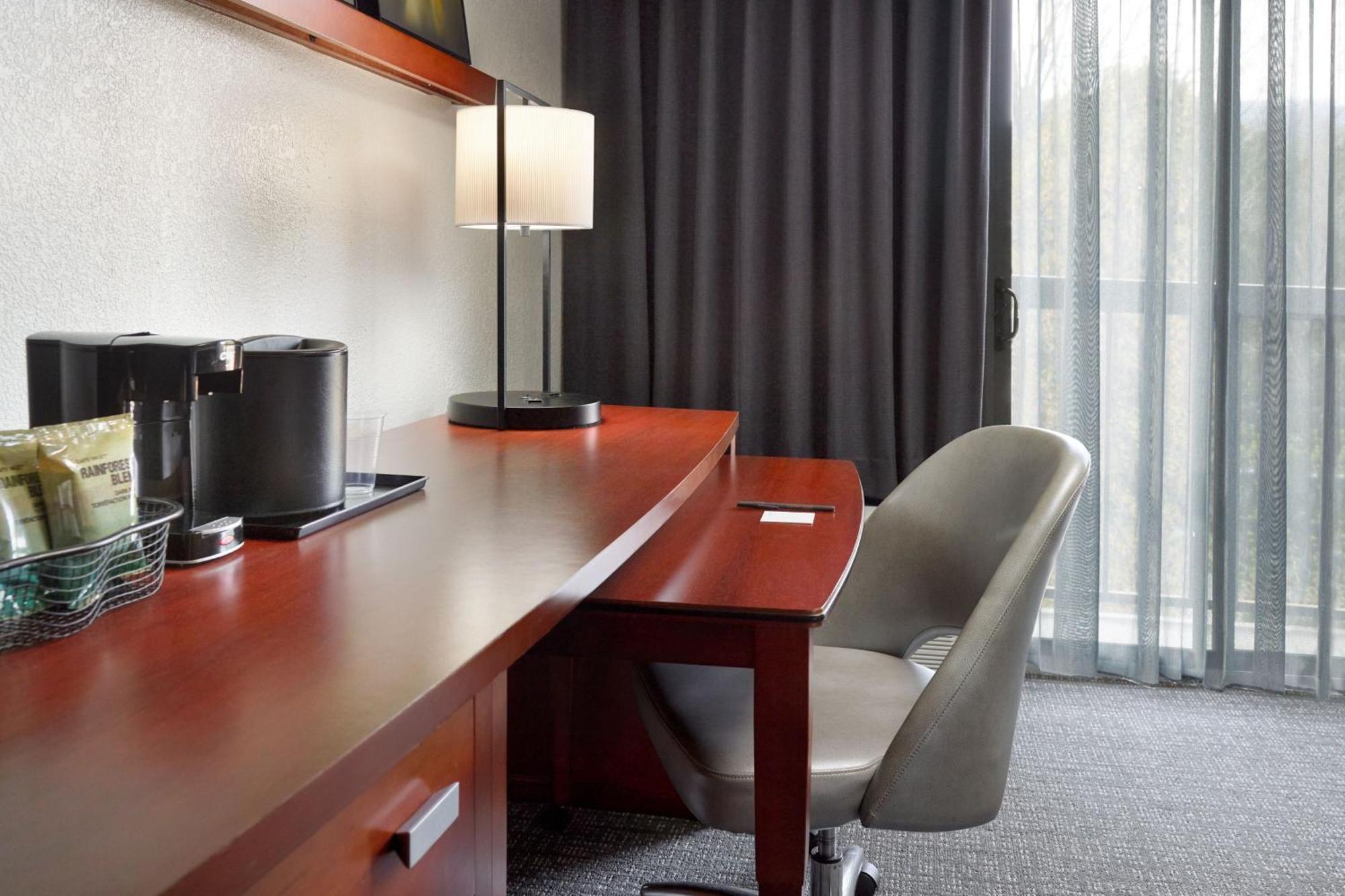 Courtyard By Marriott Augusta Hotel Exterior photo