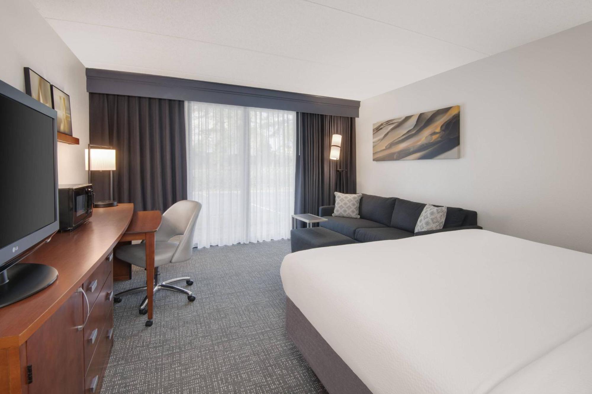 Courtyard By Marriott Augusta Hotel Exterior photo