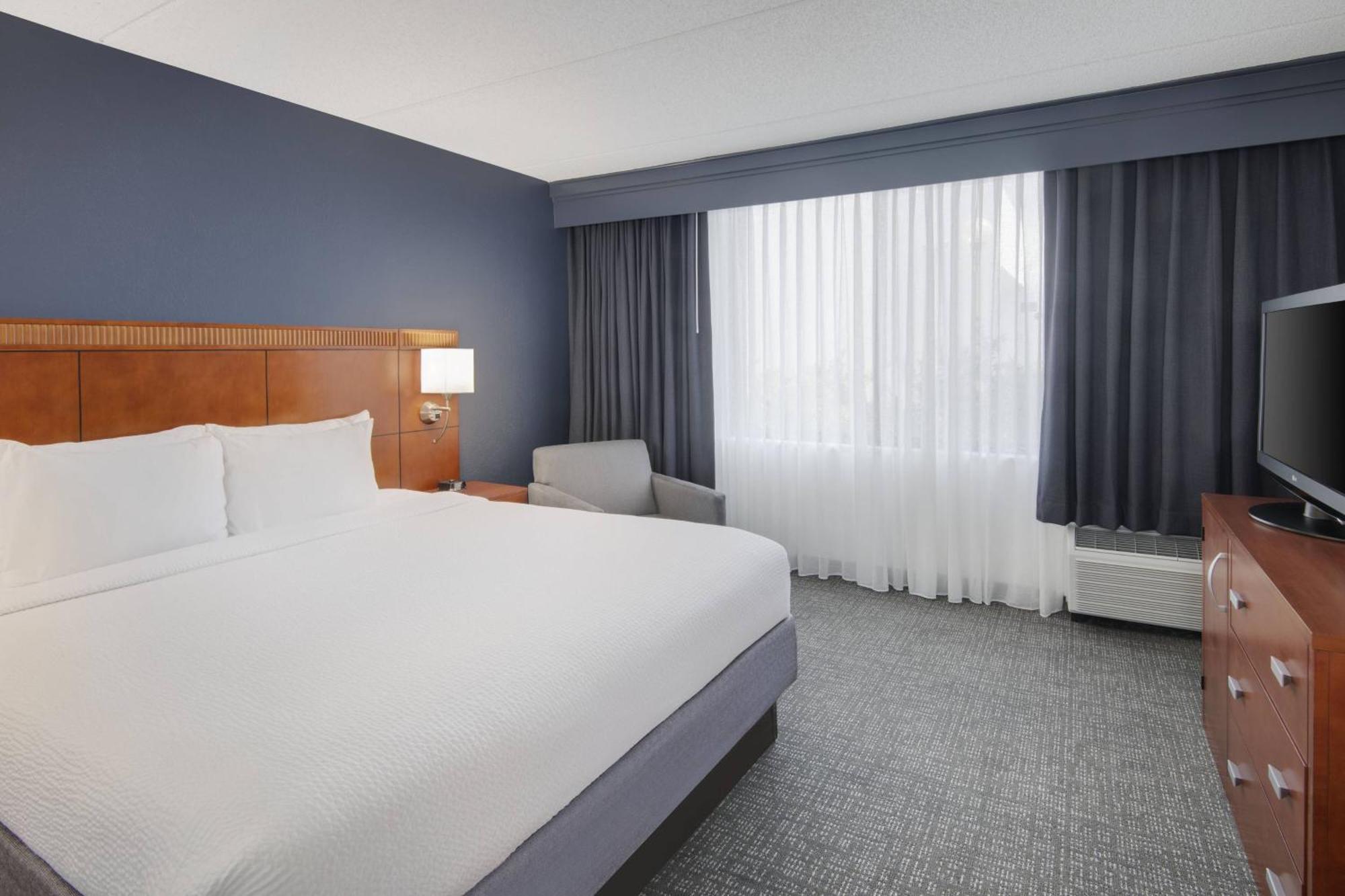 Courtyard By Marriott Augusta Hotel Exterior photo
