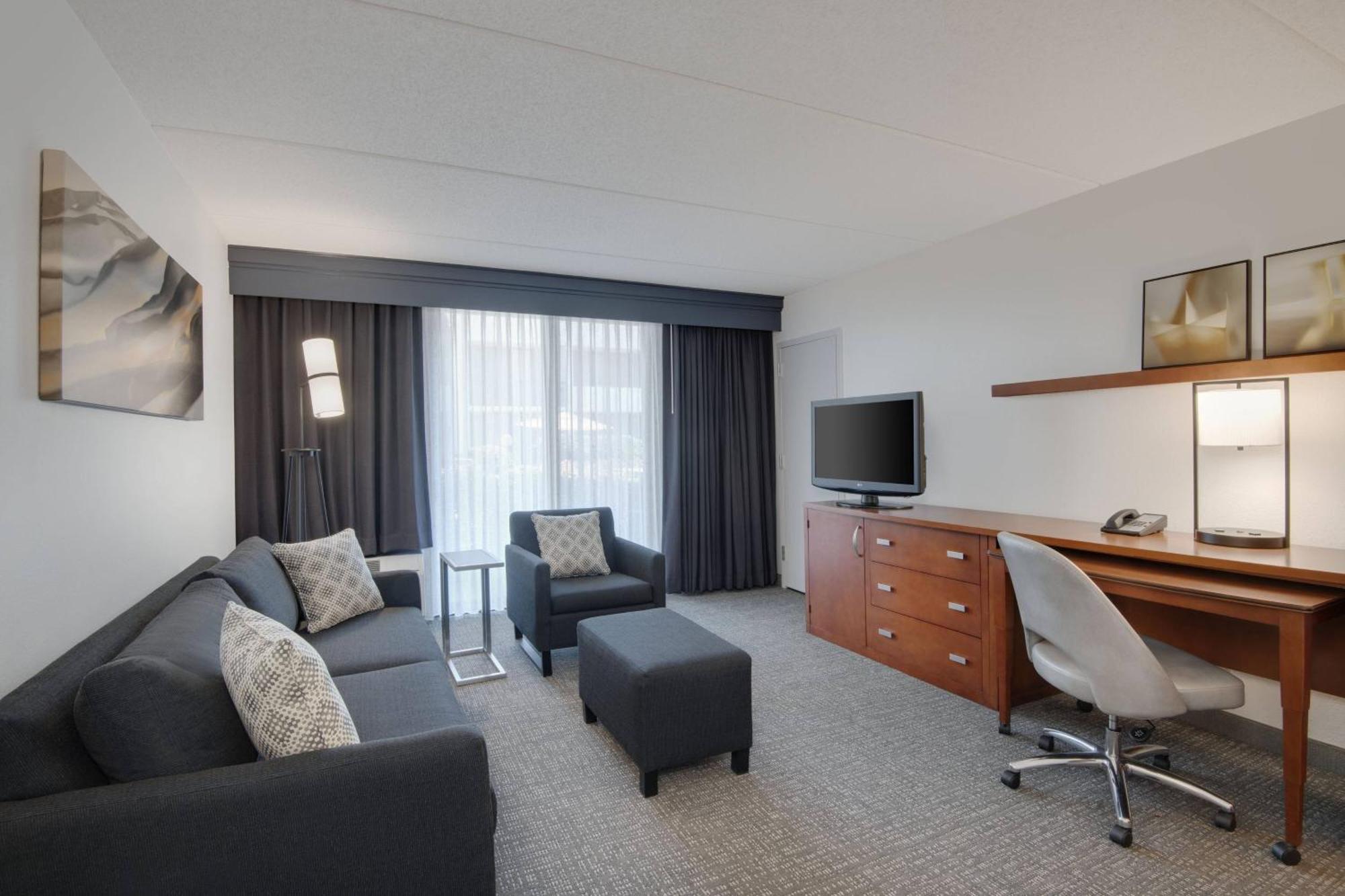 Courtyard By Marriott Augusta Hotel Exterior photo